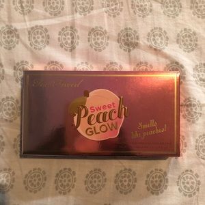 Too Faced Sweet Peach Glow Palette